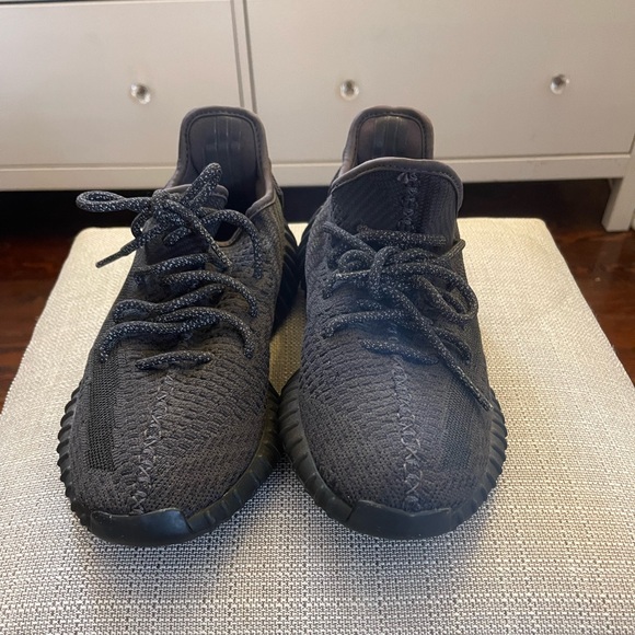 2019 Yeezy Boost 350 V2 'Black Non-Reflective' - Picture 2 of 7
